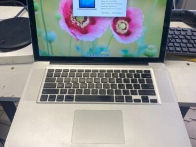 Apple MacBook Pro 15” LATE 2008 A1286  CORE 2 2.4 GHZ 4GB 250 HD excellent cond