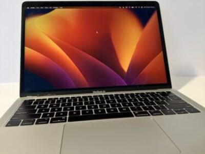 Apple Macbook Air (Retina 13″ ~ 2019 ~ i5 CPU@1.6Ghz ~ 8G Ram ~ 128G SSD ~ Read)
